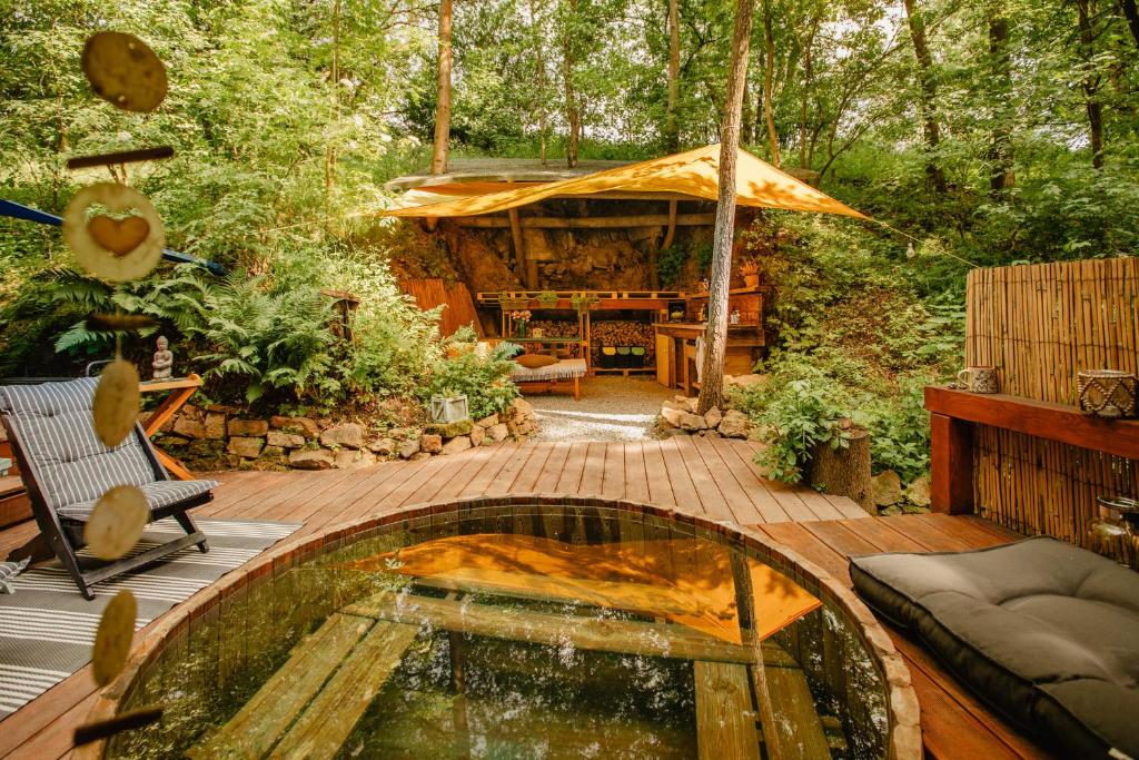 Fotografie z fotogalerie ubytování Yurt in the Wood v destinaci Hřibojedy