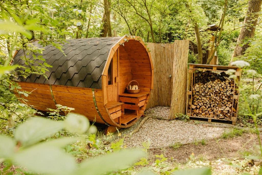 Fotografie z fotogalerie ubytování Yurt in the Wood v destinaci Hřibojedy