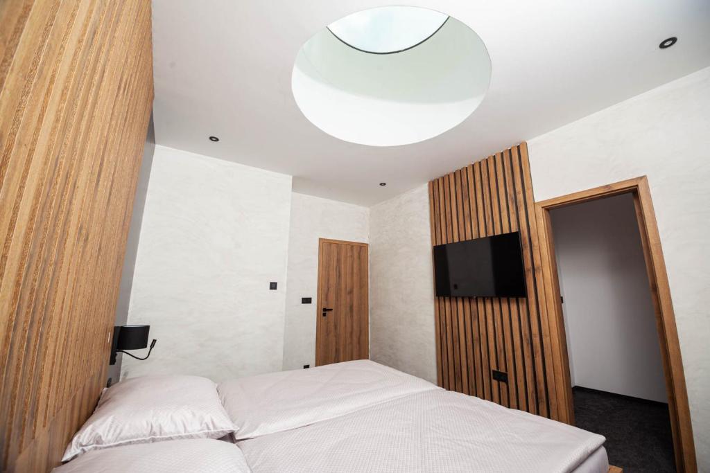 Voodi või voodid majutusasutuse Hotel Kras toas