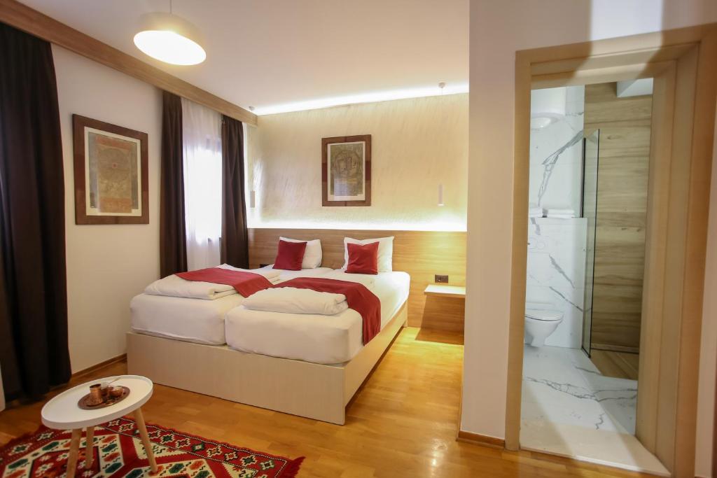 Hotel Emen - Triple Room