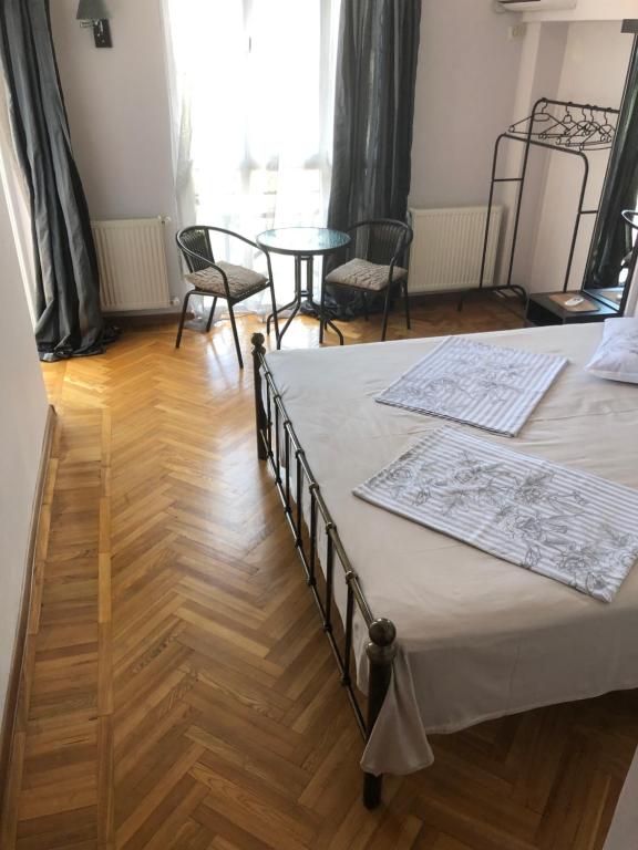 Postel nebo postele na pokoji v ubytování Cozy Guest House in Old Batumi