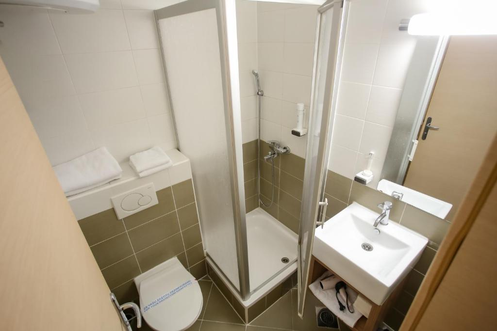 Koupelna v ubytování Hotel Emen