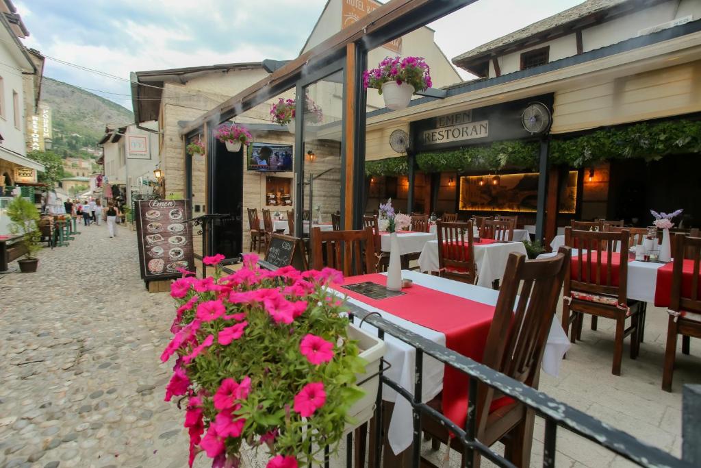 Restaurace v ubytování Hotel Emen