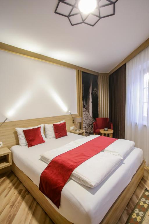 Postel nebo postele na pokoji v ubytování Hotel Emen