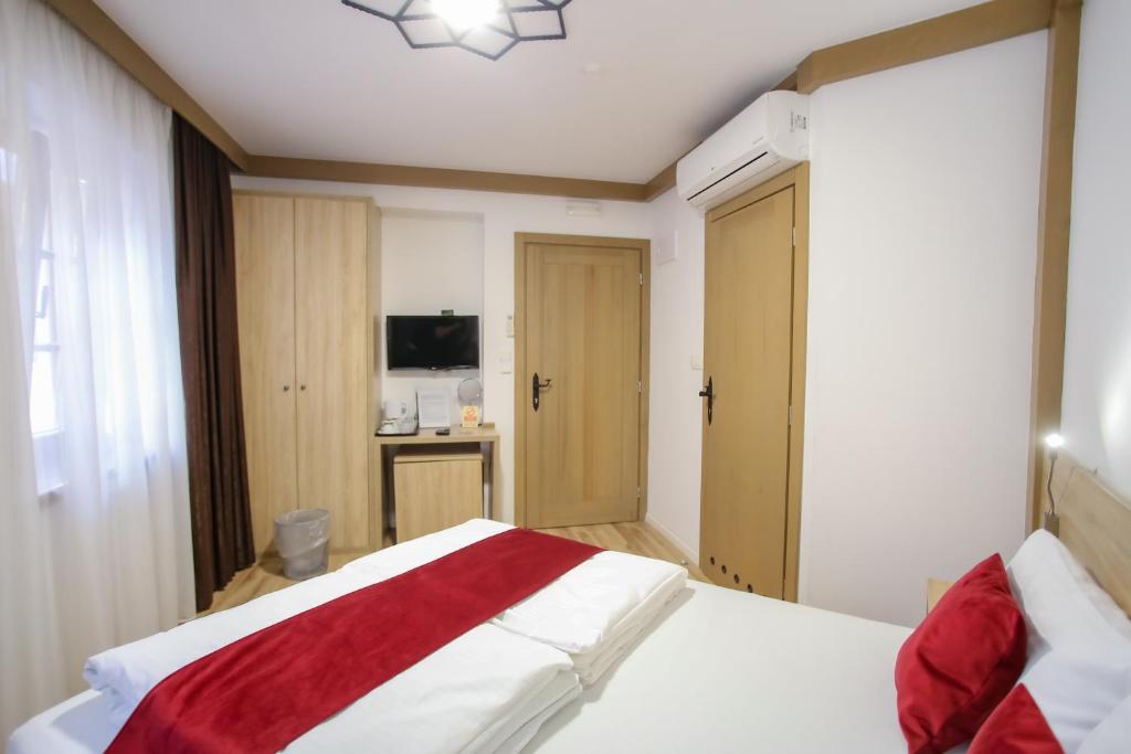 Postel nebo postele na pokoji v ubytování Hotel Emen