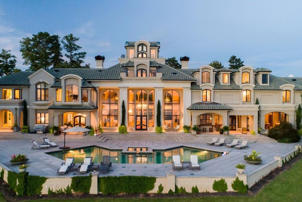 Lakefront Luxury Villa, Alexander City (updated prices 2024)