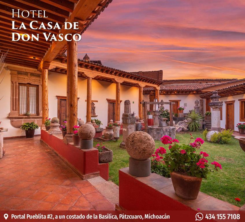 a hotel la cascada de don vaza mit Garten in der Unterkunft HOTEL LA CASA DE DON VASCO in Pátzcuaro