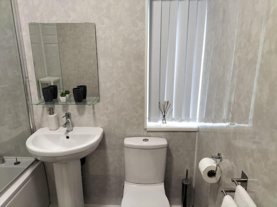 Koupelna v ubytování Beautiful and Cosy 3 beds home for 6 guests near Doncaster Racecourse