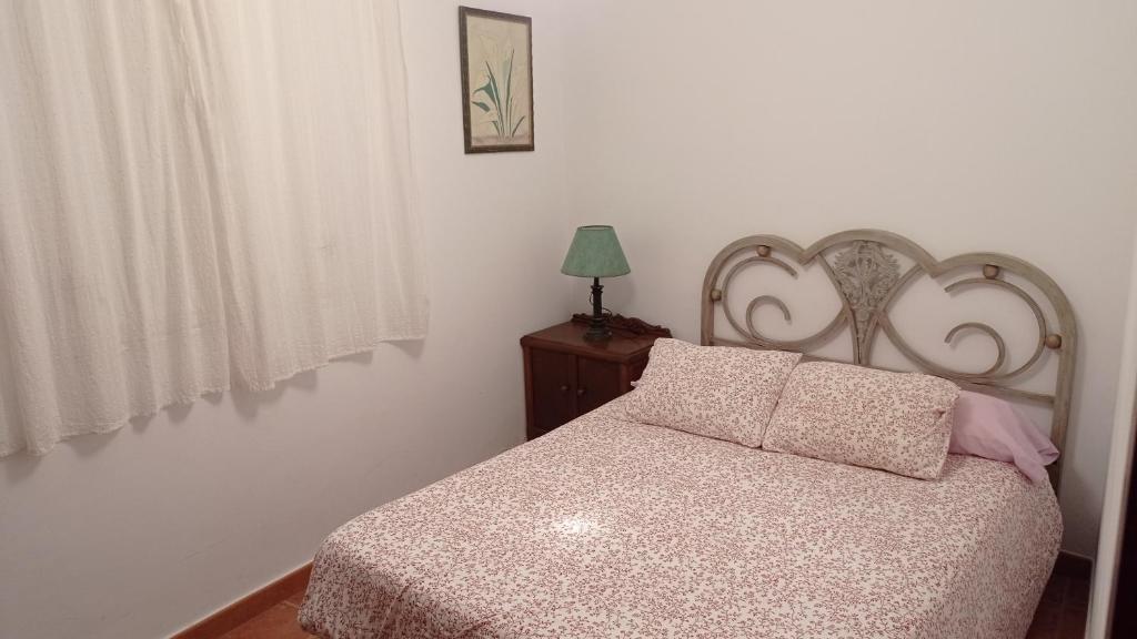 Posteľ alebo postele v izbe v ubytovaní A Barraca. Casa con jardín y vistas a la ría