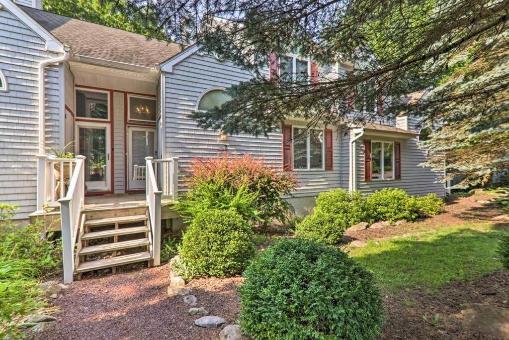 Beautiful Townhome w/ balcony, Lake Harmony Updated 2023 Prices