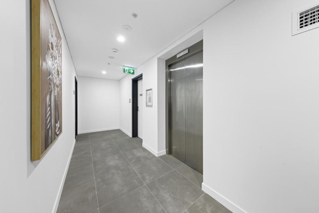 Arthur Hotel Bondi Junction no reception and house keeping no sofa bed - Resim 14