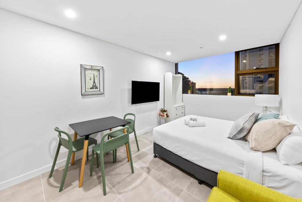 Arthur Hotel Bondi Junction no reception and house keeping no sofa bed - Resim 21