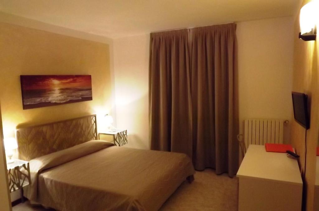Park Hotel Zanzanù - Double Or Twin Room With Partial Lake View