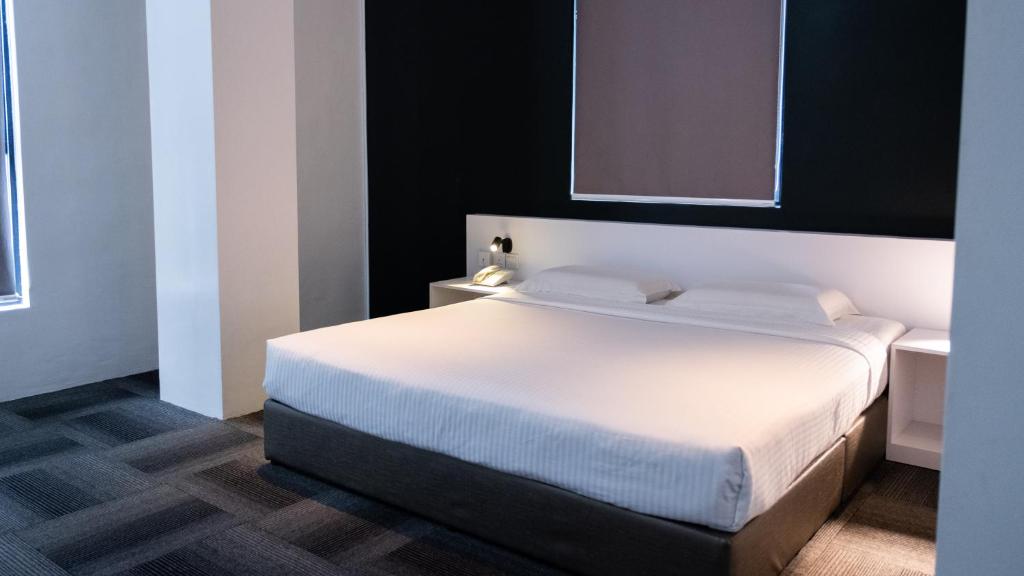 Postel nebo postele na pokoji v ubytování Beverly Hotel