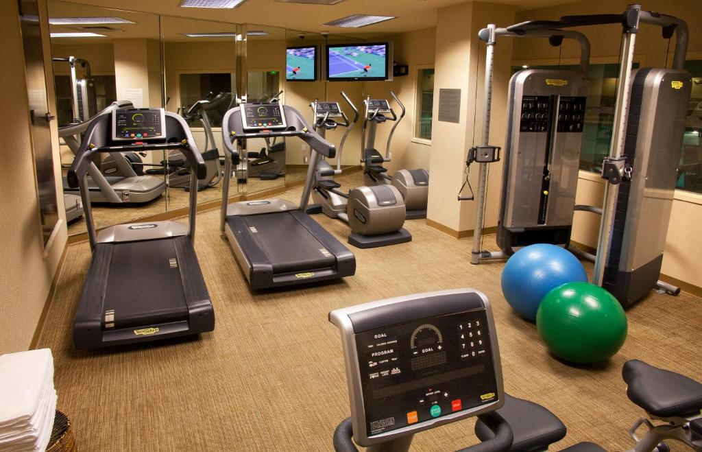 Fitness centrum a/nebo fitness zařízení v ubytování Silver Cloud Hotel - Seattle Broadway