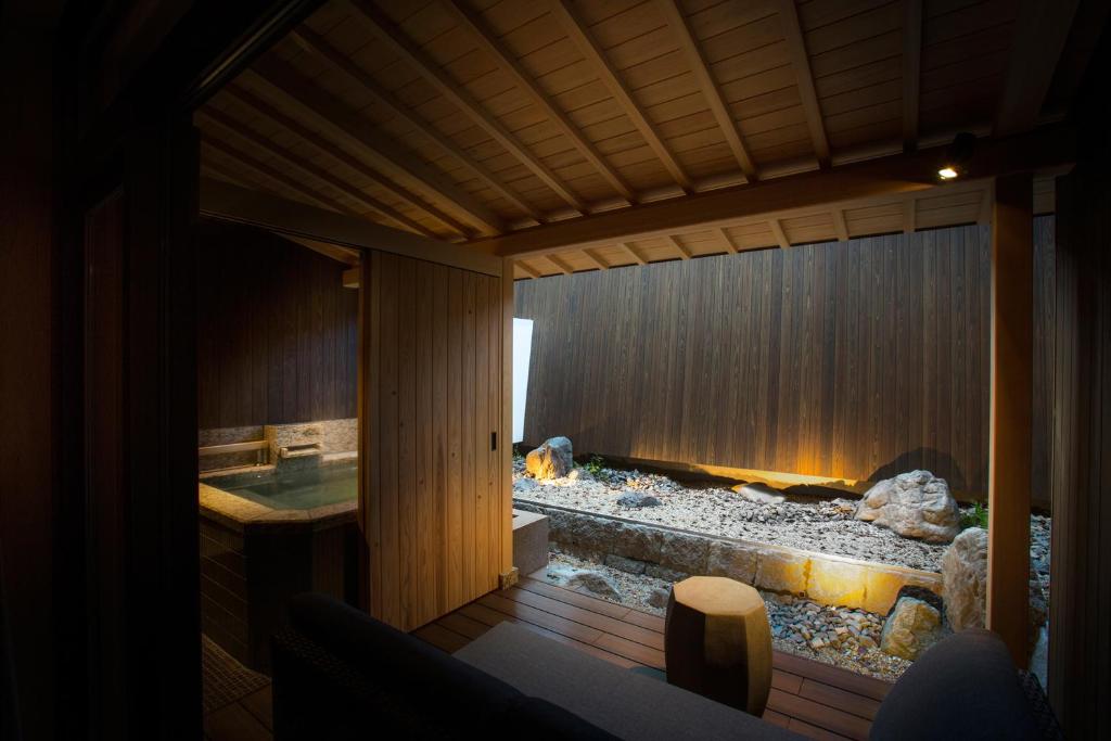 Hotel Yuraku Kyo-yasaka photo