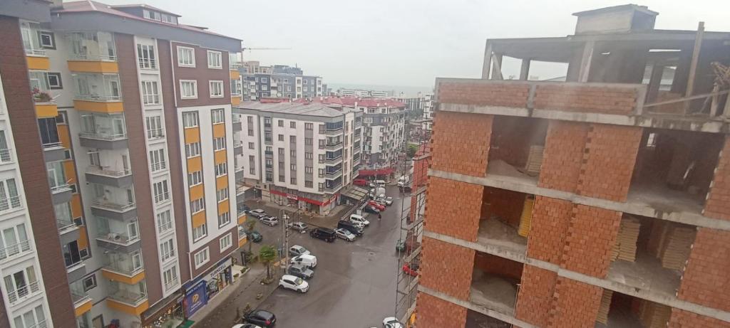 merkezi deniz manzarısı ile aile yaşamına uygun klimalı wifili lüxs daire