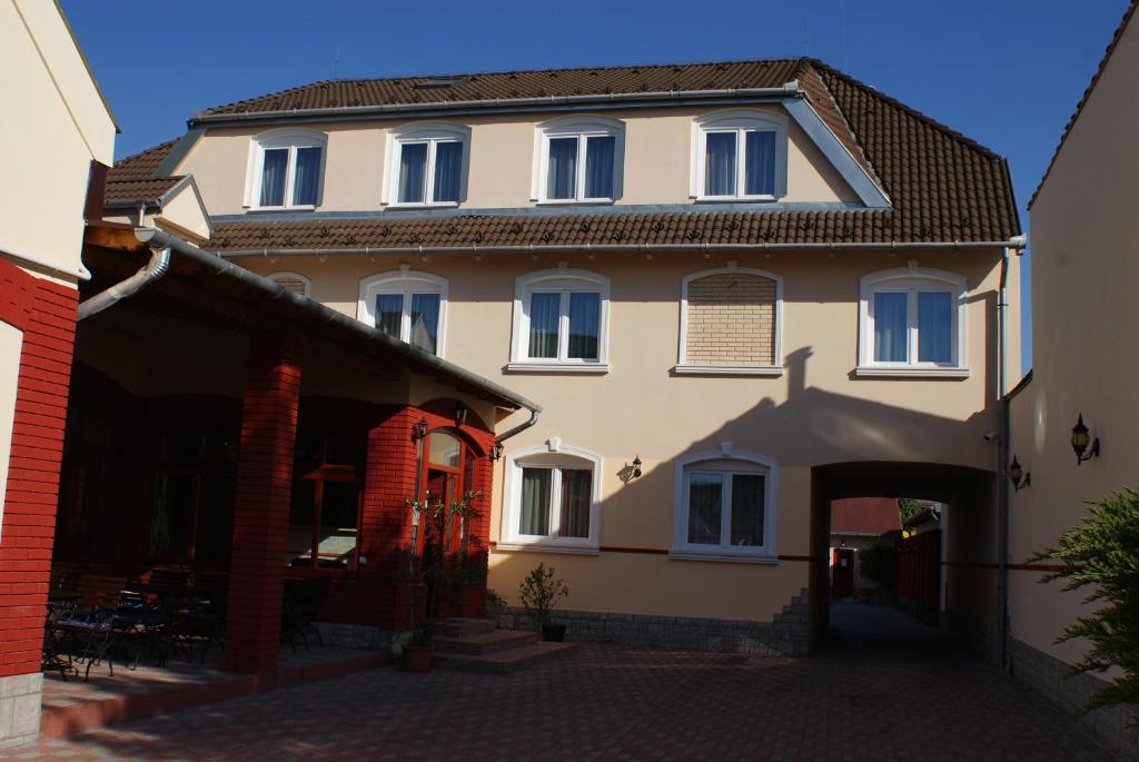 Budova, kde se hotel nachází