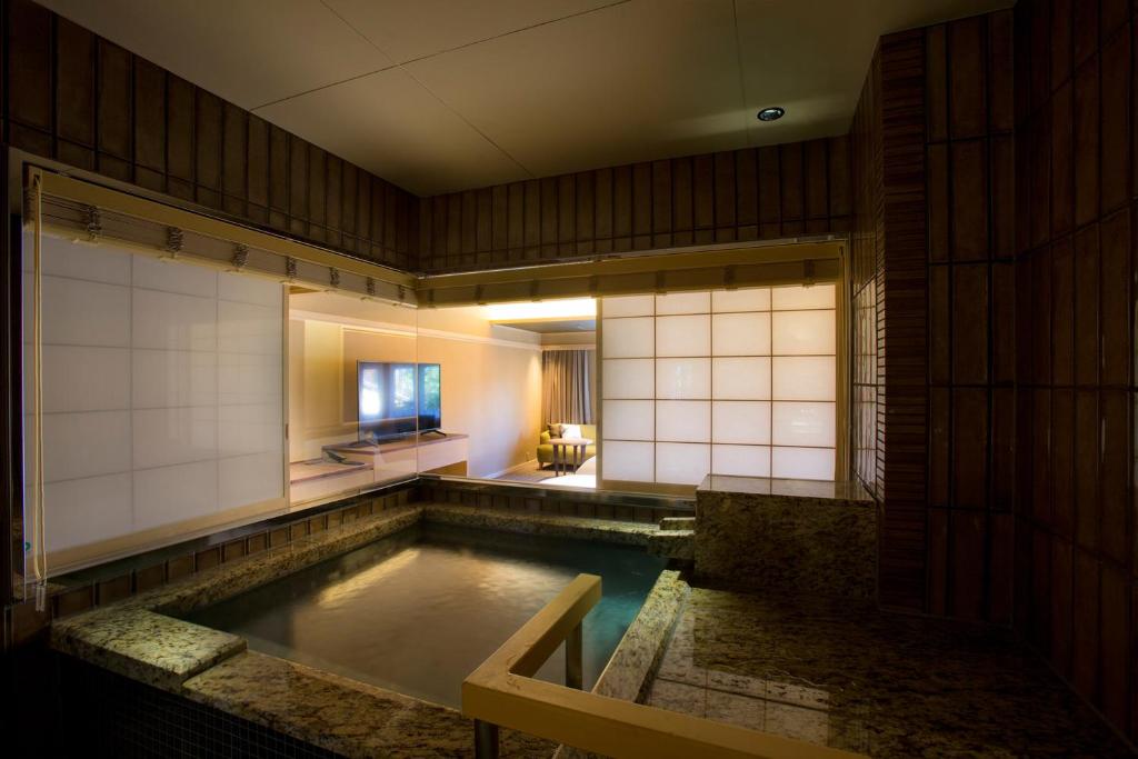 Hotel Yuraku Kyo-yasaka photo