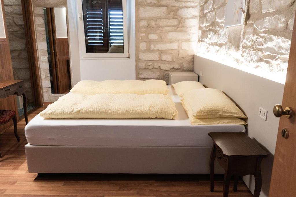 Postel nebo postele na pokoji v ubytování Albergo Garni Orchidea