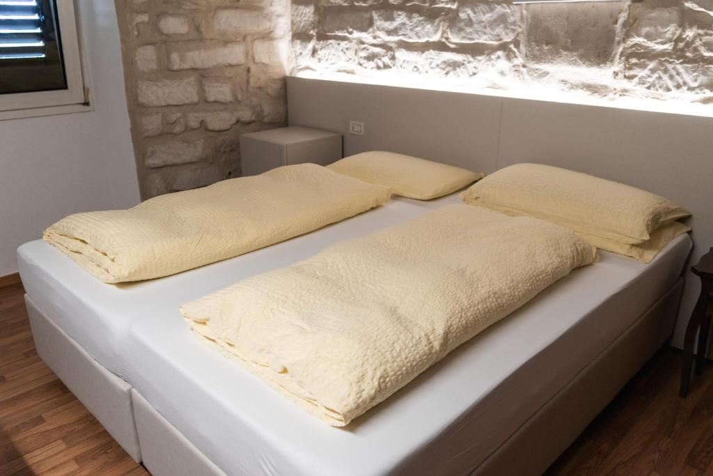 Postel nebo postele na pokoji v ubytování Albergo Garni Orchidea