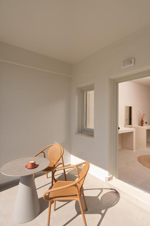 Acanthus Oia - Luxury Jacuzzi Suites - 10