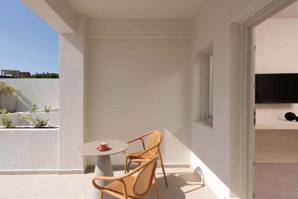 Acanthus Oia - Luxury Jacuzzi Suites - 16