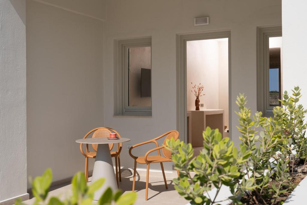 Acanthus Oia - Luxury Jacuzzi Suites - 11