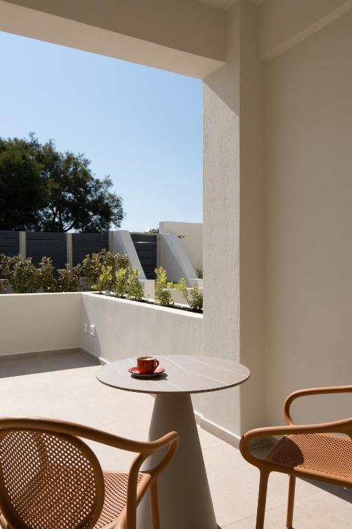 Acanthus Oia - Luxury Jacuzzi Suites - 17