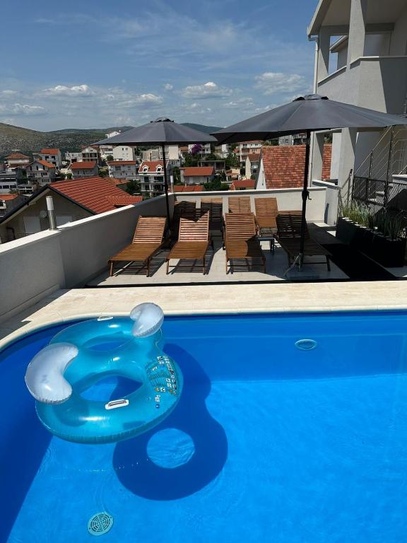 Bazén v ubytovaní Villa Milena-with a pool alebo v jeho blízkosti