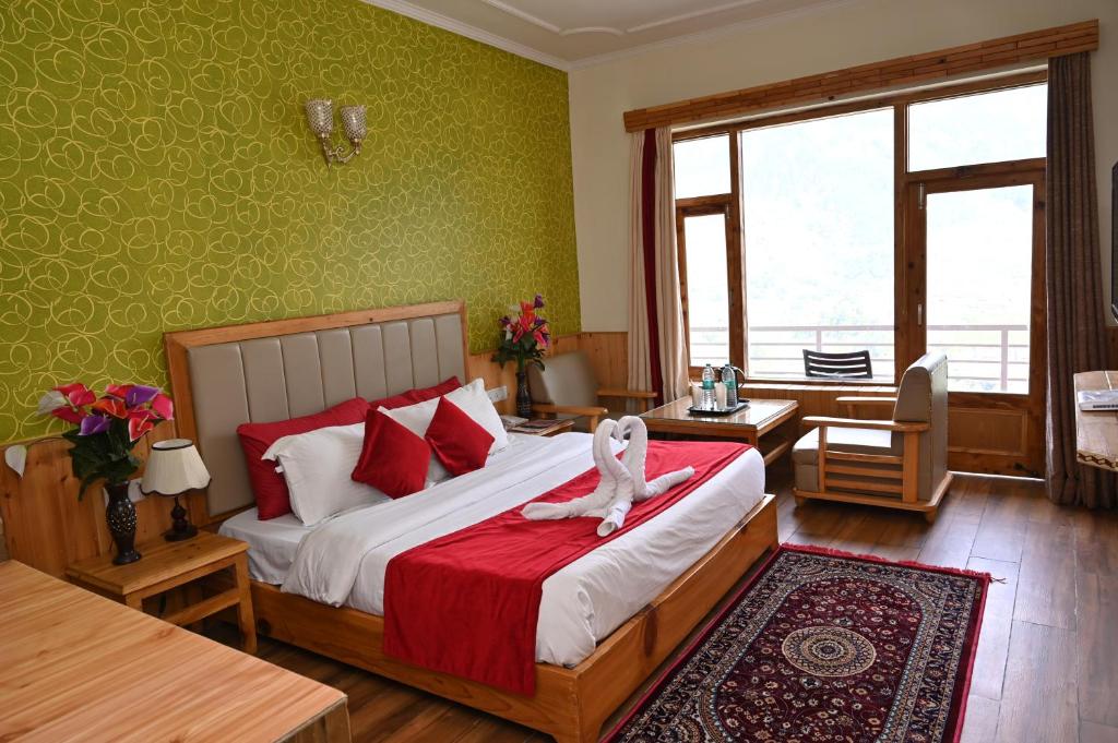 Postel nebo postele na pokoji v ubytování Hotel Seven Hills Manali