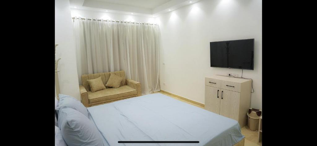 TV a/nebo společenská místnost v ubytování Binishty hurghada apartment