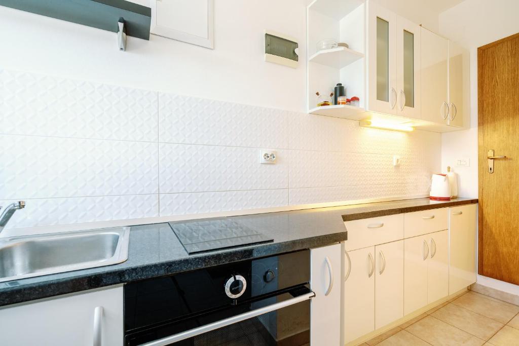 Кухня или мини-кухня в Charming little apartment
