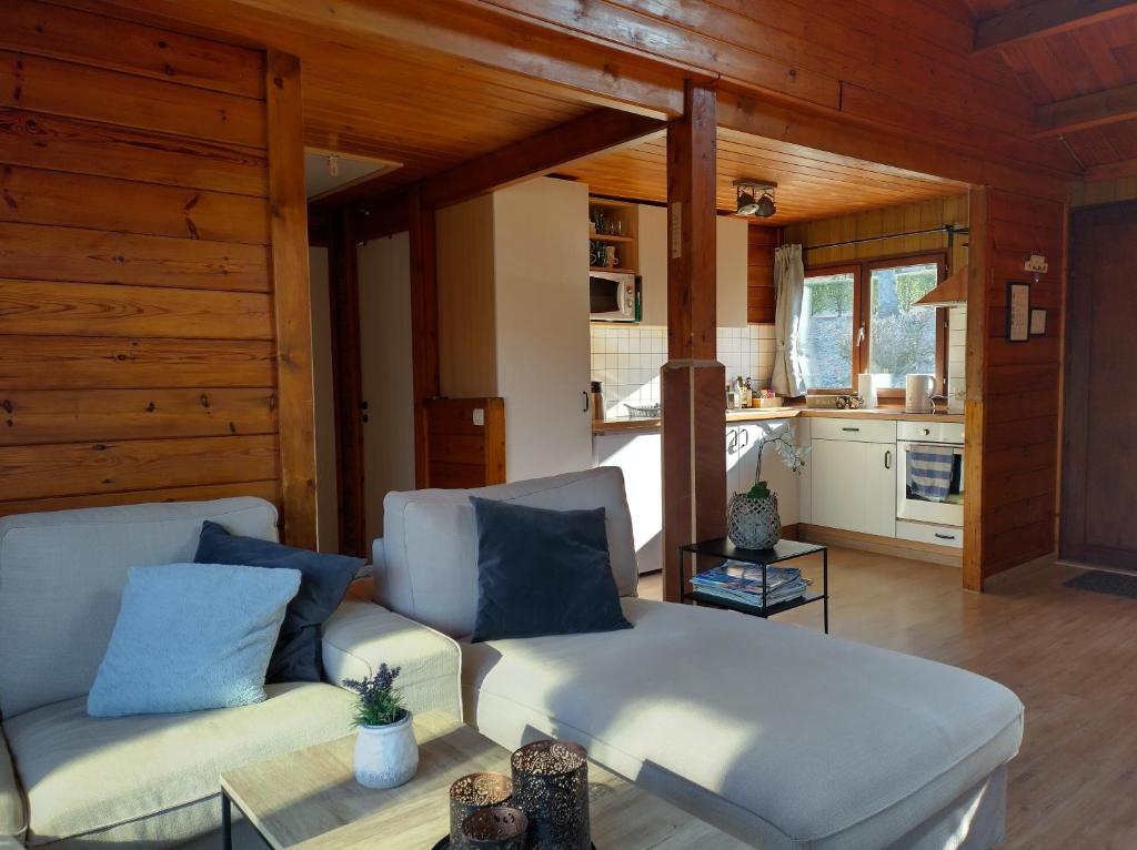Kuchyň nebo kuchyňský kout v ubytování Bij Bart & Inge-La Boverie-Chalet nr 79