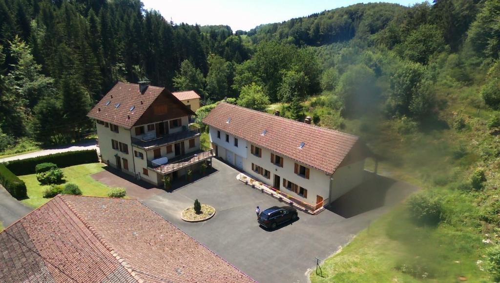 an aerial view of a house with a car parked in front at gite à la campagne in Plombières-les-Bains