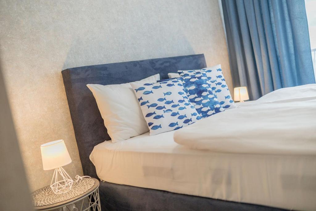Posteľ alebo postele v izbe v ubytovaní Cruiser Apartmanok Siófok By BLTN
