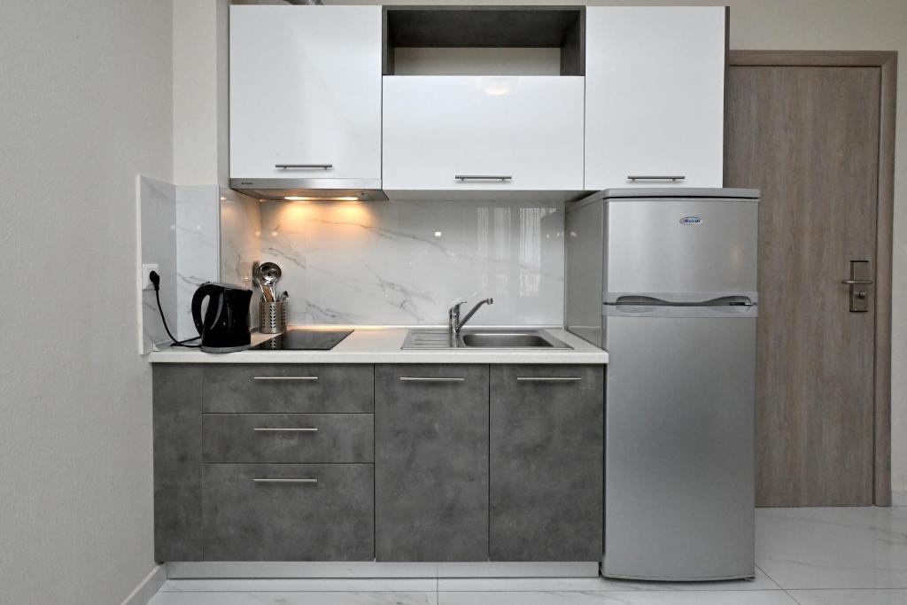 Sinodinos Deluxe Apartments - 19