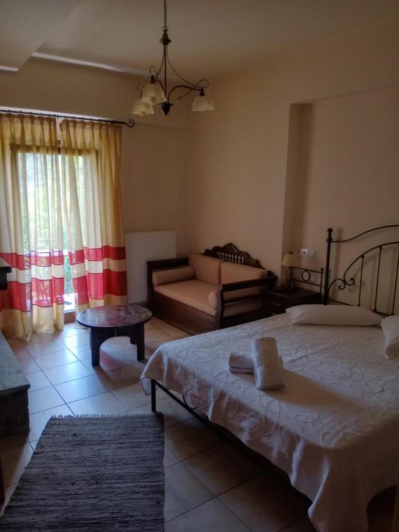 Postel nebo postele na pokoji v ubytování Hotel Erotas