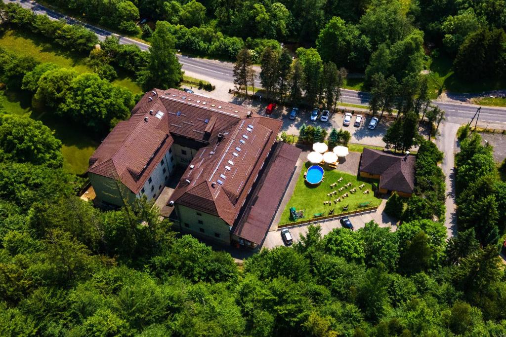 an overhead view of a building with a yard at Hotel Vestina in Wisła