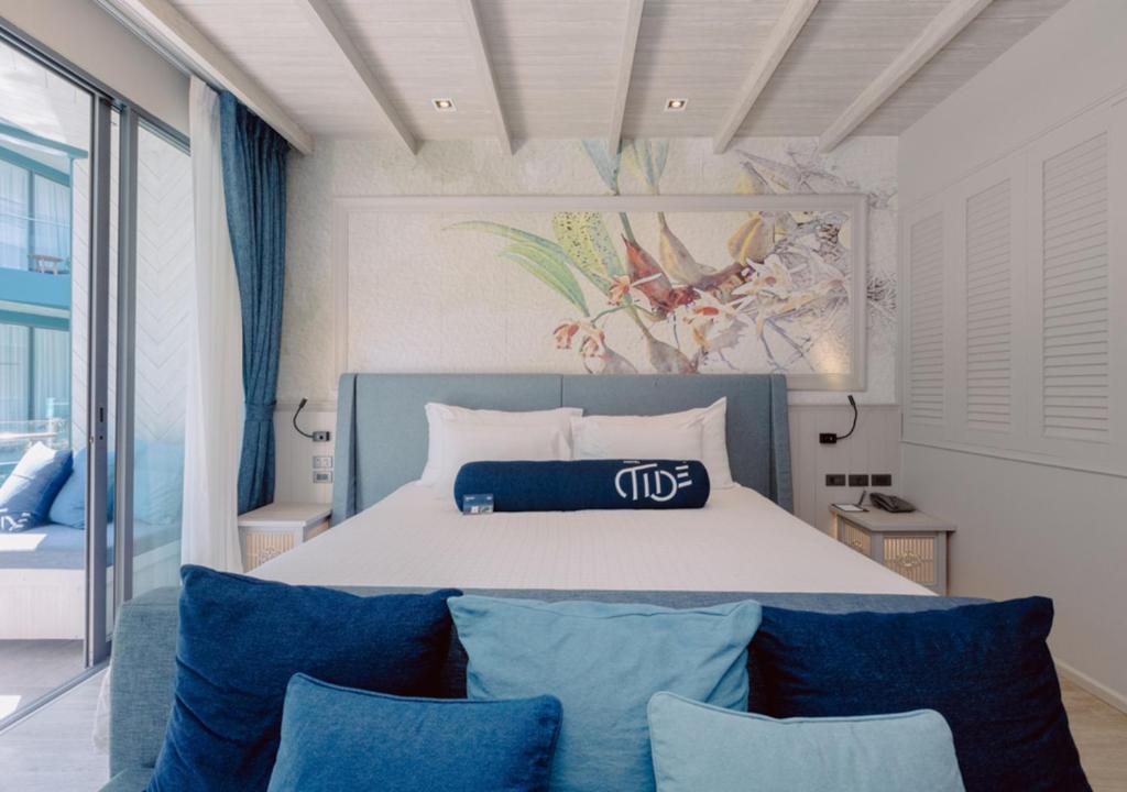 Postel nebo postele na pokoji v ubytování Hotel Tide Phuket Beachfront