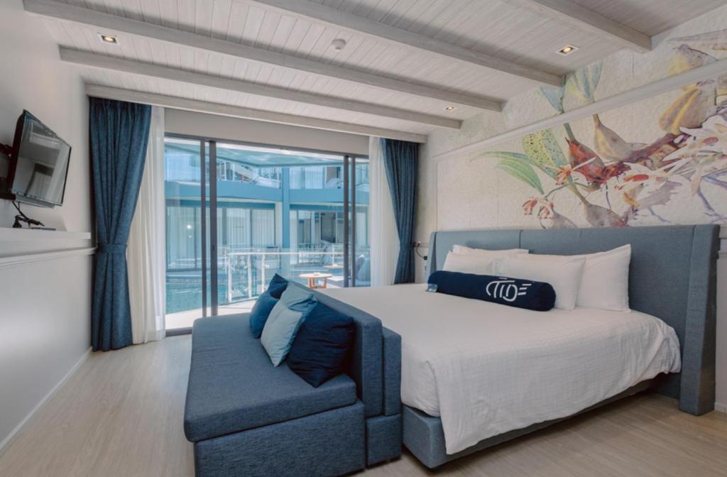 Postel nebo postele na pokoji v ubytování Hotel Tide Phuket Beachfront