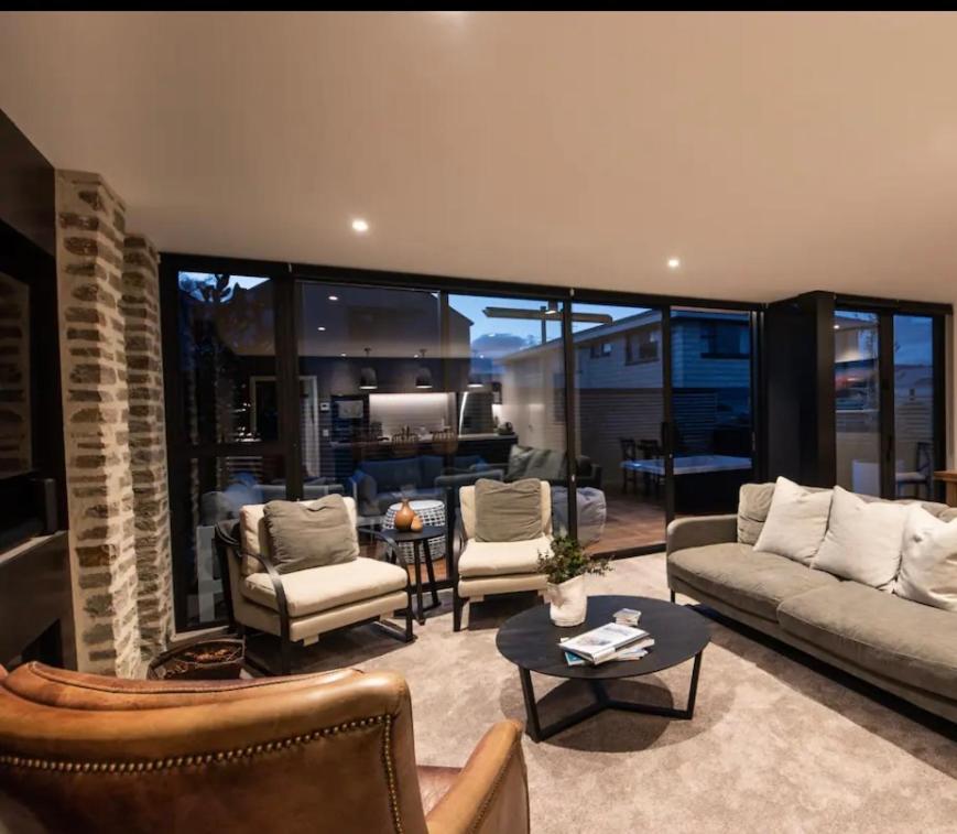 Luxury on Upton Wanaka, Wanaka (updated prices 2024)