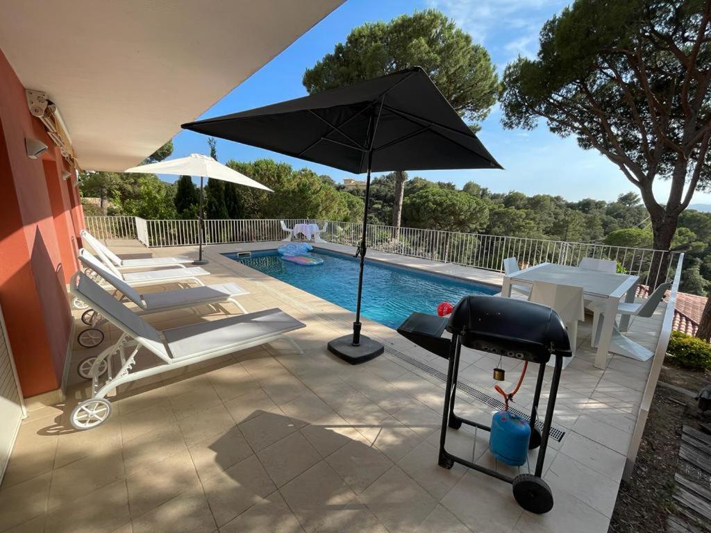 Bazén v ubytování Casa Bosc (Residencial Begur) nebo v jeho okolí