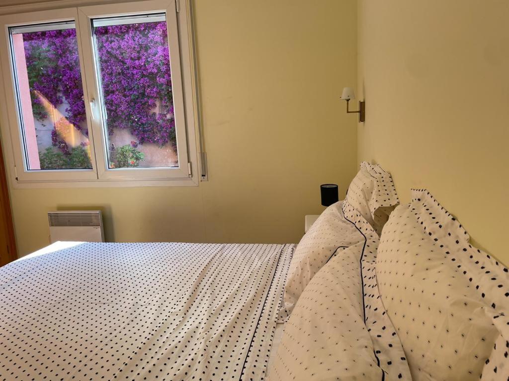 Postel nebo postele na pokoji v ubytování Casa Bosc (Residencial Begur)