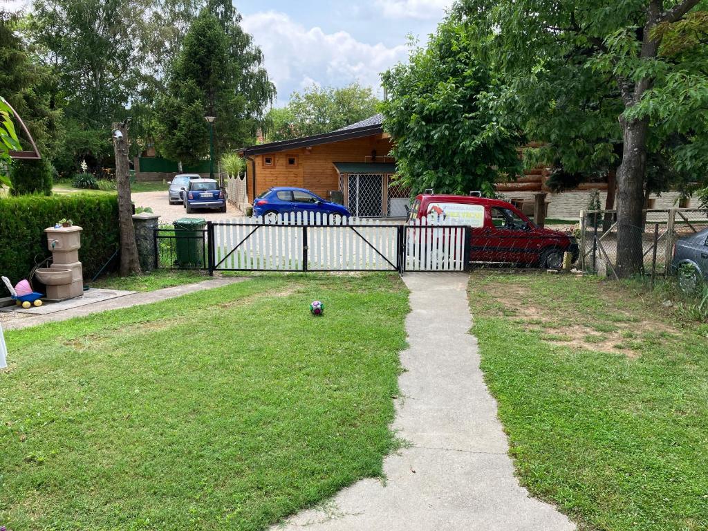 a yard with a fence and a ball on the grass at Apartamani Evelin in Veliko Gradište