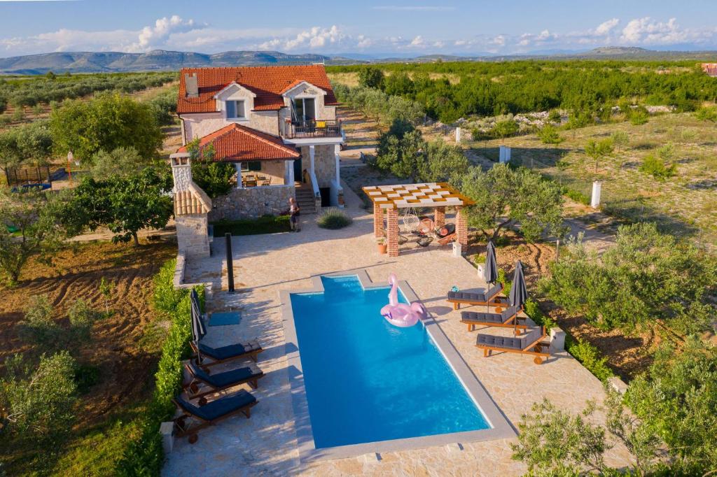 an aerial view of a house with a swimming pool at Villa Storia in Velika Čista