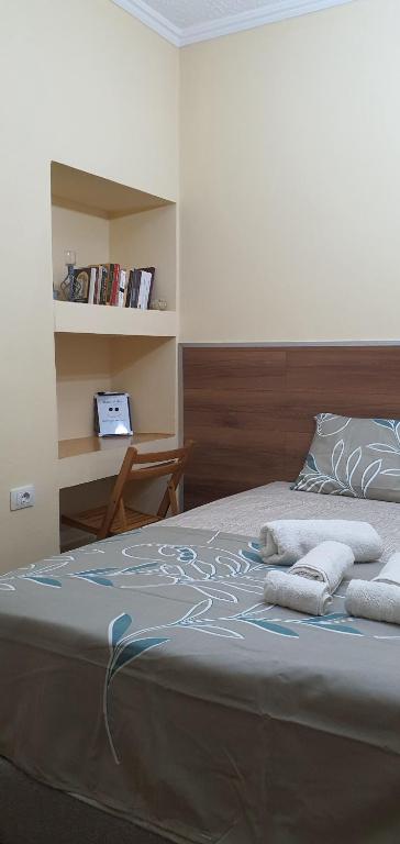 Alle's Myslym Shyri studio apartment - Image 6
