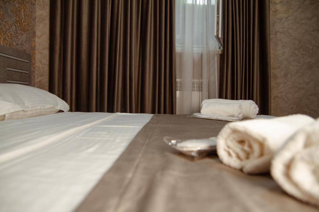 Postel nebo postele na pokoji v ubytování Opera Avenue Hotel