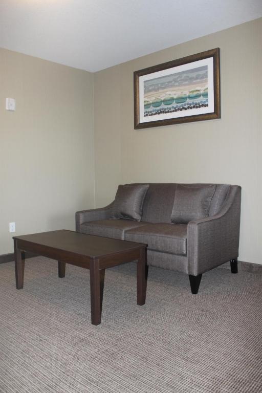 Posezení v ubytování Meridian Inn & Suites Lloydminster