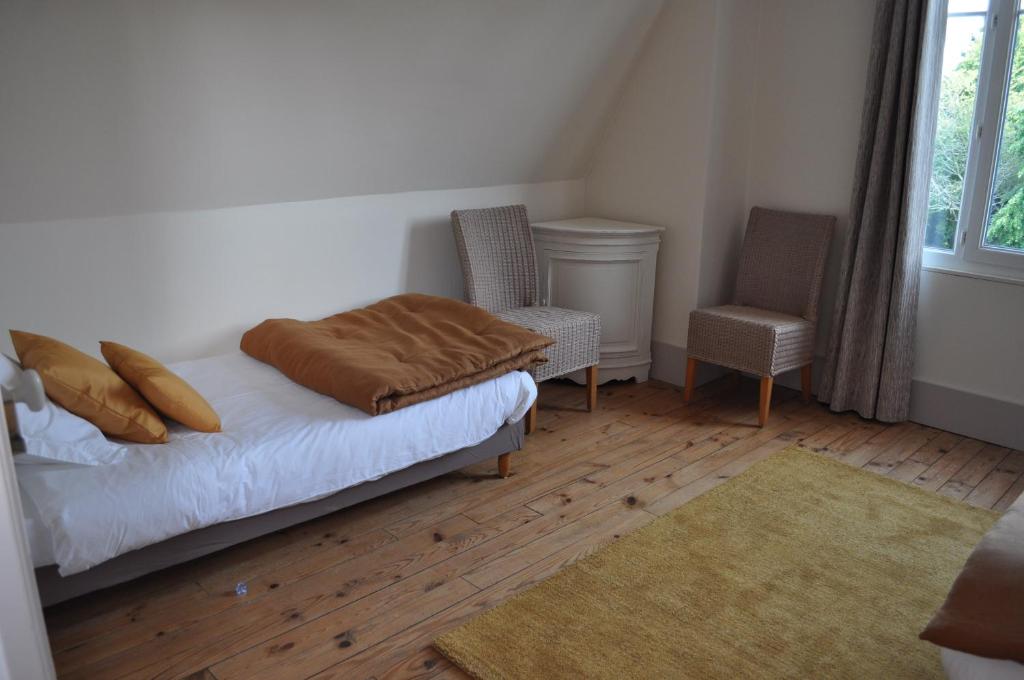 La Villa des Tilleuls - Habitación Triple Con Baño Privado